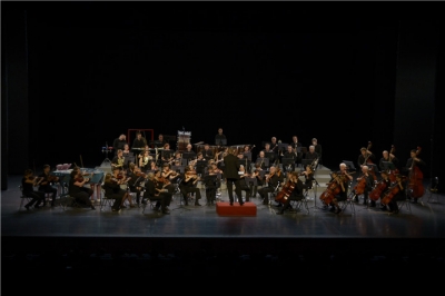 堅基演藝丨一場“看得見”的音樂盛宴點亮金秋，奏響悠揚完美旋律